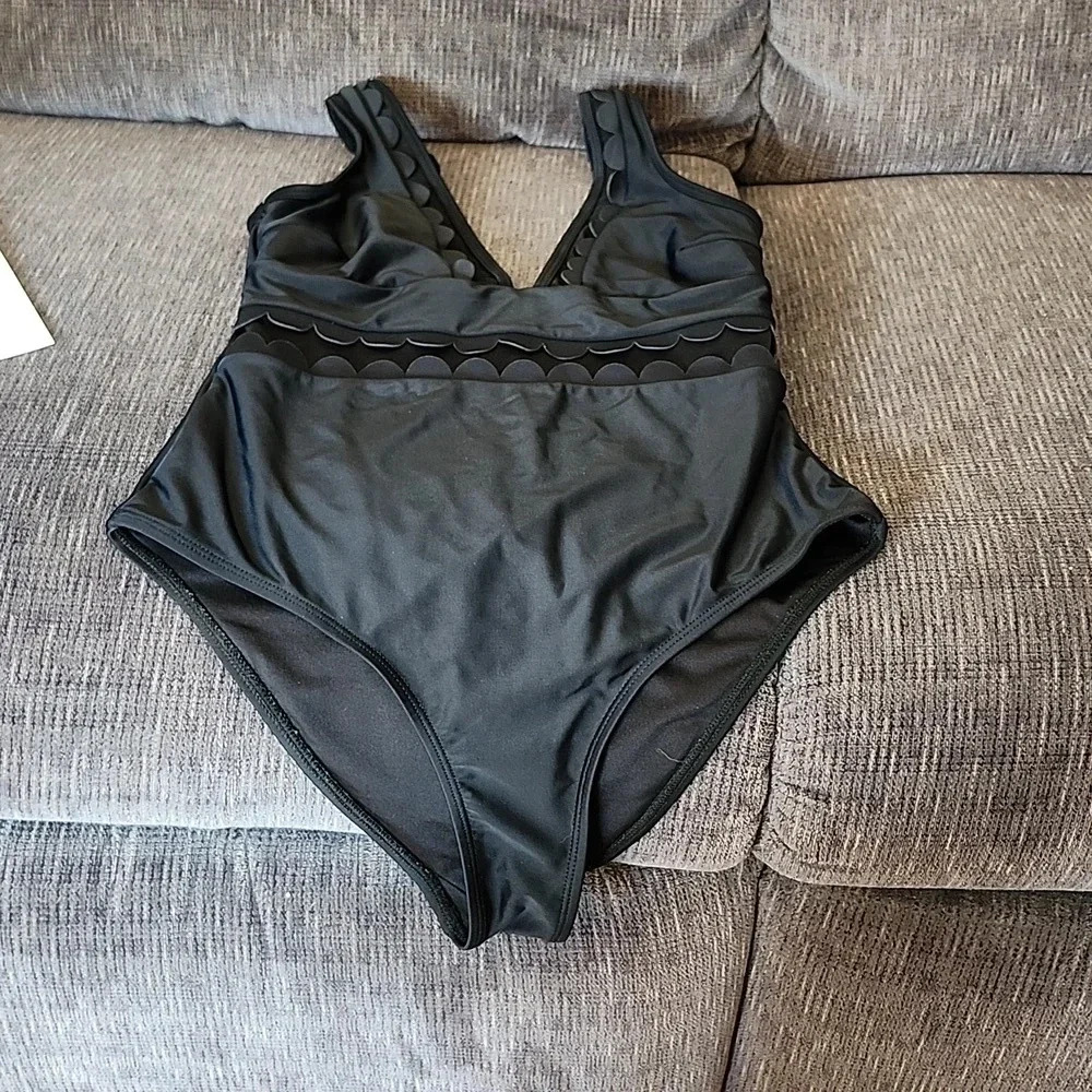 X small black one piece scallop design. Box 6